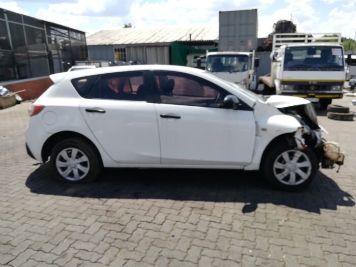 MAZDA , MAZDA 3 1 . 6 SPORT ORIGINAL , WHITE , 2010 ( 29323 ) - Image 3