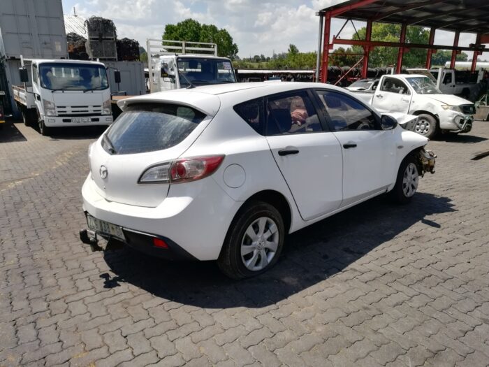 MAZDA , MAZDA 3 1 . 6 SPORT ORIGINAL , WHITE , 2010 ( 29323 ) - Image 4