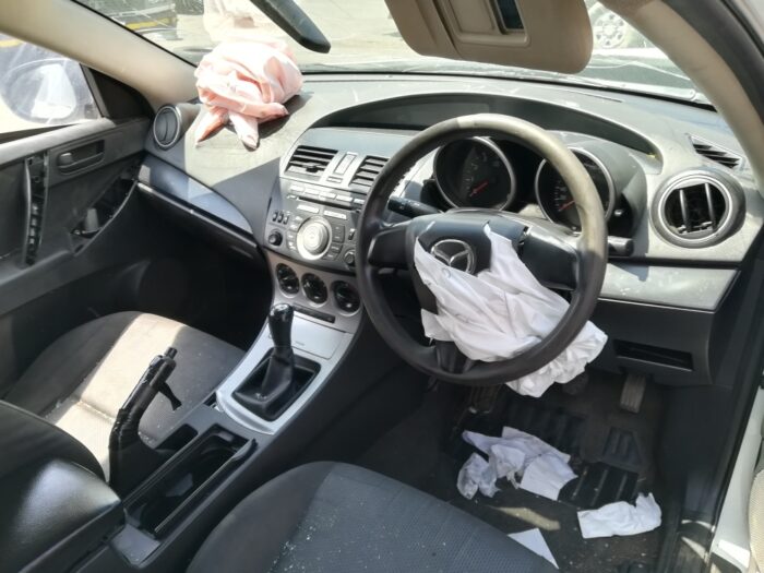 MAZDA , MAZDA 3 1 . 6 SPORT ORIGINAL , WHITE , 2010 ( 29323 ) - Image 10
