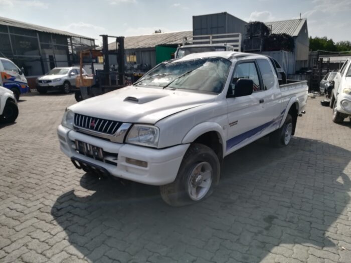 MITSUBISHI , COLT CLUBCAB 2800 T Di P / U S / C , WHITE , 2004 ( 29321 ) - Image 8