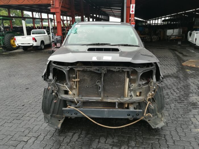TOYOTA , FORTUNER 2 . 5 D - 4 D 4 X 4 A / T , GREY , 2015 ( 29351 )