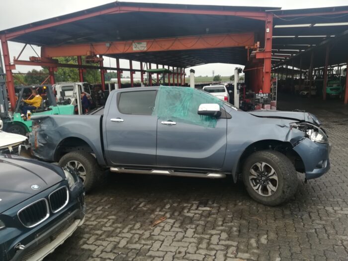 MAZDA , BT - 50 3 . 2 T Di SLW 4 X 4 A / T D / C , BLUE , 2017 ( 29353 ) - Image 3