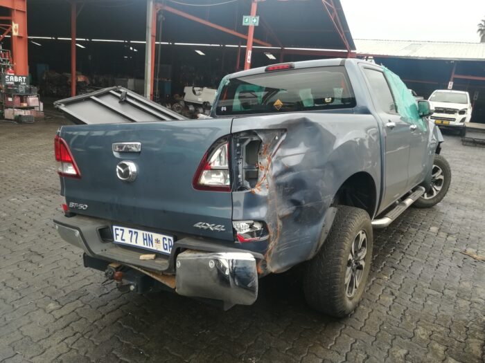 MAZDA , BT - 50 3 . 2 T Di SLW 4 X 4 A / T D / C , BLUE , 2017 ( 29353 ) - Image 4