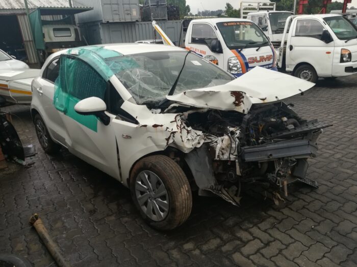 KIA , RIO 1 . 2 ( 5 DR ) , WHITE , 2014 ( 29345 ) - Image 2
