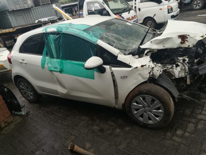 KIA , RIO 1 . 2 ( 5 DR ) , WHITE , 2014 ( 29345 ) - Image 3