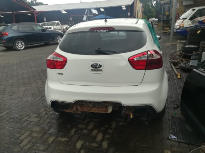 KIA , RIO 1 . 2 ( 5 DR ) , WHITE , 2014 ( 29345 ) - Image 5