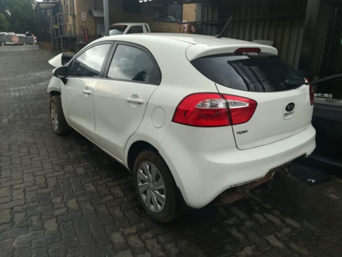 KIA , RIO 1 . 2 ( 5 DR ) , WHITE , 2014 ( 29345 ) - Image 6