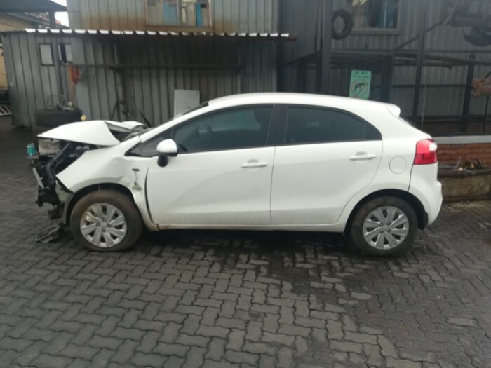 KIA , RIO 1 . 2 ( 5 DR ) , WHITE , 2014 ( 29345 ) - Image 7