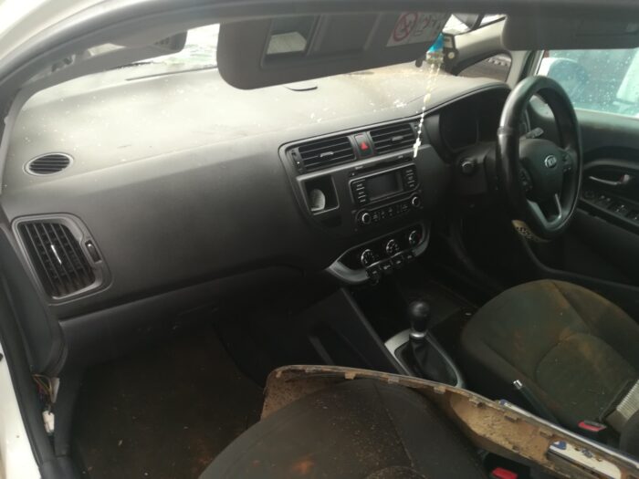 KIA , RIO 1 . 2 ( 5 DR ) , WHITE , 2014 ( 29345 ) - Image 10
