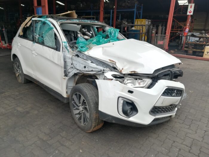 MITSUBISHI , ASX 2 . 0 5 DR GLX / SPORT , WHITE , 2016 ( 29336 ) - Image 2