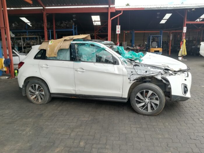 MITSUBISHI , ASX 2 . 0 5 DR GLX / SPORT , WHITE , 2016 ( 29336 ) - Image 3