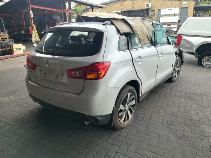 MITSUBISHI , ASX 2 . 0 5 DR GLX / SPORT , WHITE , 2016 ( 29336 ) - Image 4