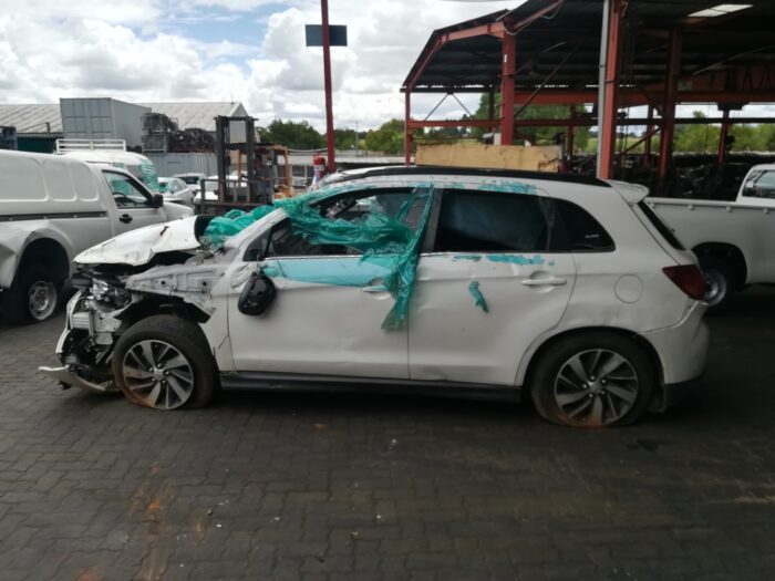 MITSUBISHI , ASX 2 . 0 5 DR GLX / SPORT , WHITE , 2016 ( 29336 ) - Image 7