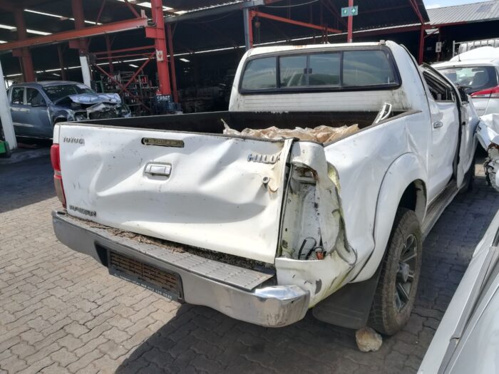 TOYOTA , HILUX 2 . 5 D - 4 D VNT 106 KW R / B P / U D /, WHITE , 2012 ( 29386 ) - Image 4