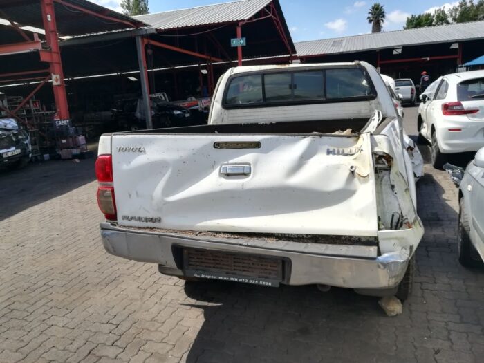 TOYOTA , HILUX 2 . 5 D - 4 D VNT 106 KW R / B P / U D /, WHITE , 2012 ( 29386 ) - Image 5