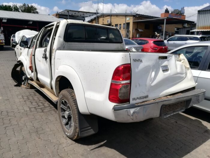 TOYOTA , HILUX 2 . 5 D - 4 D VNT 106 KW R / B P / U D /, WHITE , 2012 ( 29386 ) - Image 6