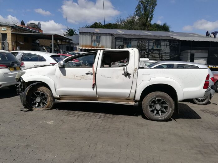 TOYOTA , HILUX 2 . 5 D - 4 D VNT 106 KW R / B P / U D /, WHITE , 2012 ( 29386 ) - Image 7
