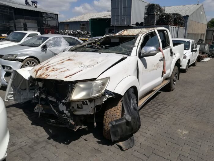TOYOTA , HILUX 2 . 5 D - 4 D VNT 106 KW R / B P / U D /, WHITE , 2012 ( 29386 ) - Image 8