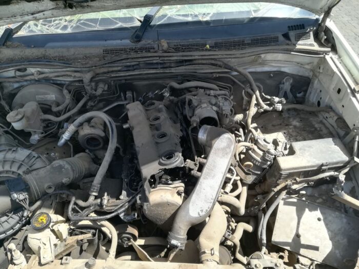 TOYOTA , HILUX 2 . 5 D - 4 D VNT 106 KW R / B P / U D /, WHITE , 2012 ( 29386 ) - Image 9