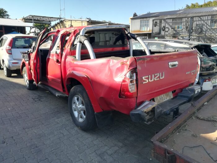 ISUZU , KB 300 TDI LX P / U D / C , RED , 2009 ( 29380 ) - Image 6