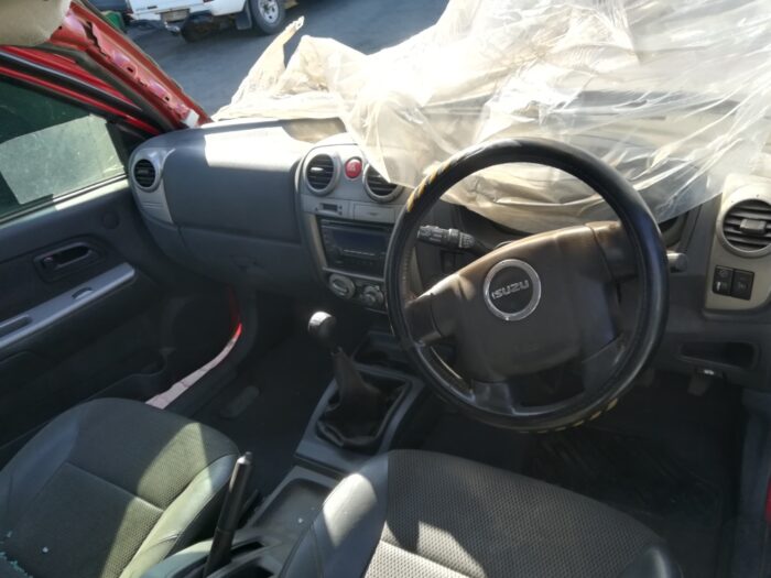 ISUZU , KB 300 TDI LX P / U D / C , RED , 2009 ( 29380 ) - Image 10