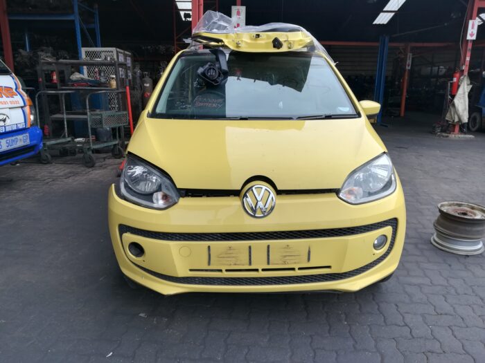 VOLKSWAGEN , MOVE UP 1 . 0 3 DR , YELLOW , 2015 ( 29395 )