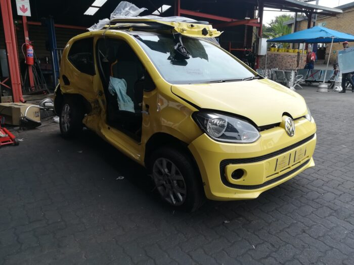 VOLKSWAGEN , MOVE UP 1 . 0 3 DR , YELLOW , 2015 ( 29395 ) - Image 2