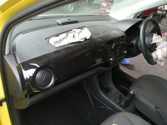 VOLKSWAGEN , MOVE UP 1 . 0 3 DR , YELLOW , 2015 ( 29395 ) - Image 10