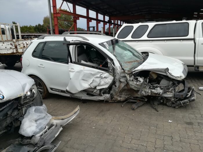 VOLKSWAGEN , POLO VIVO GP 1 . 6 MAXX 5 DR , WHITE , 2015 ( 29396 ) - Image 3