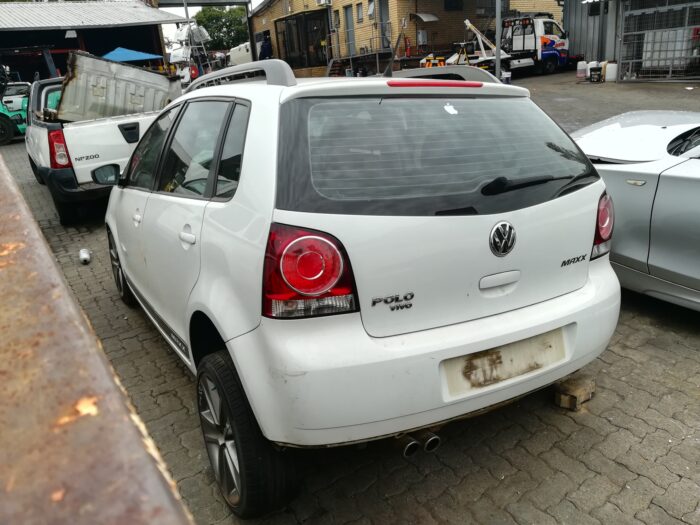 VOLKSWAGEN , POLO VIVO GP 1 . 6 MAXX 5 DR , WHITE , 2015 ( 29396 ) - Image 6