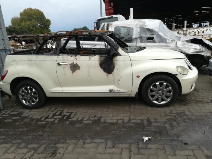 CHRYSLER , PT CRUISER 2 . 4 CABROLE , CREAM , 2007 ( 29406 ) - Image 3