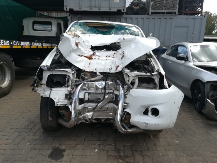 TOYOTA , HILUX 3 . 0 D - 4 D RAIDER R / B P / US / C , WHITE , 2013 ( 29411 )