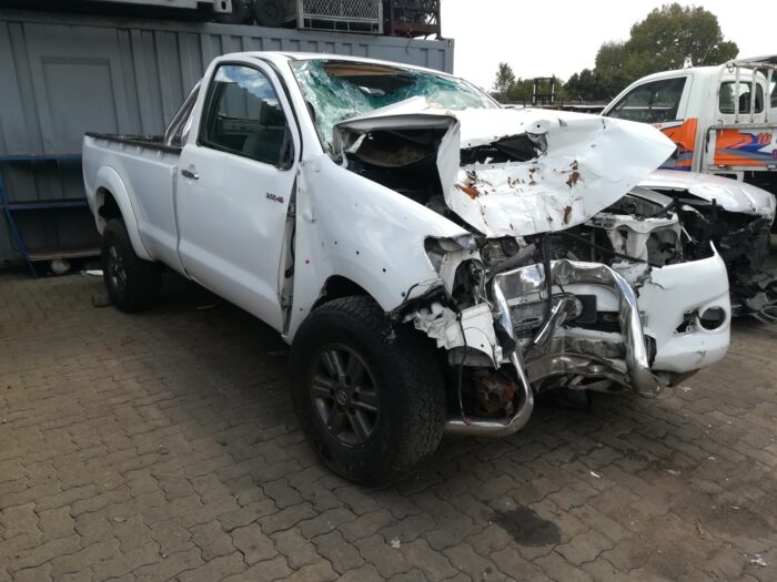 TOYOTA , HILUX 3 . 0 D - 4 D RAIDER R / B P / US / C , WHITE , 2013 ( 29411 ) - Image 2