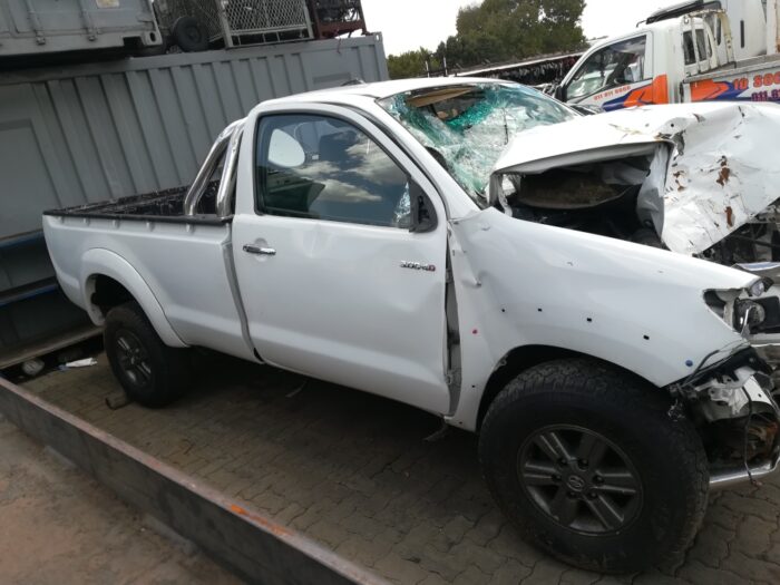 TOYOTA , HILUX 3 . 0 D - 4 D RAIDER R / B P / US / C , WHITE , 2013 ( 29411 ) - Image 3