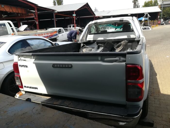 TOYOTA , HILUX 3 . 0 D - 4 D RAIDER R / B P / US / C , WHITE , 2013 ( 29411 ) - Image 5