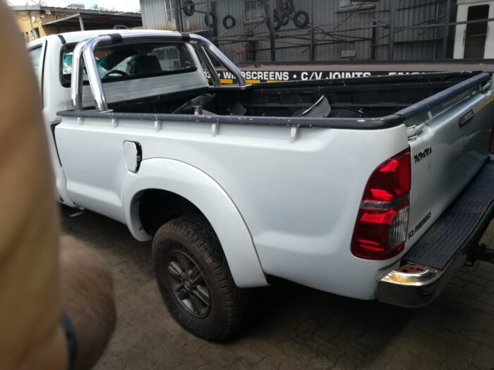 TOYOTA , HILUX 3 . 0 D - 4 D RAIDER R / B P / US / C , WHITE , 2013 ( 29411 ) - Image 6