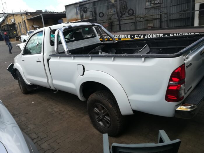 TOYOTA , HILUX 3 . 0 D - 4 D RAIDER R / B P / US / C , WHITE , 2013 ( 29411 ) - Image 7