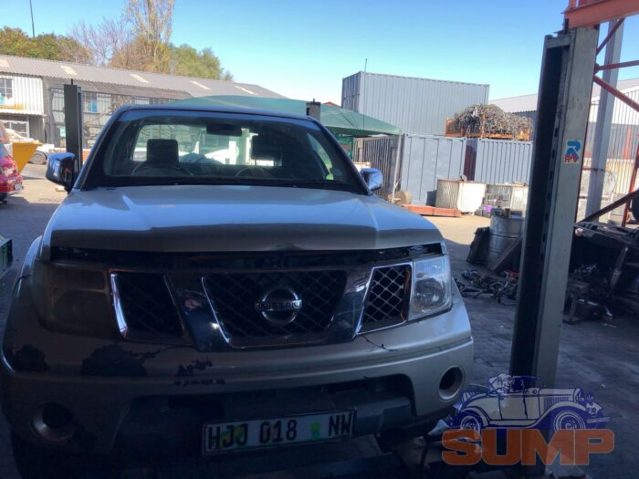 NISSAN , NAVARA 2 . 5 d Ci XE K / CAB 4 X 4 , GOLD , 2009 ( 29516 )