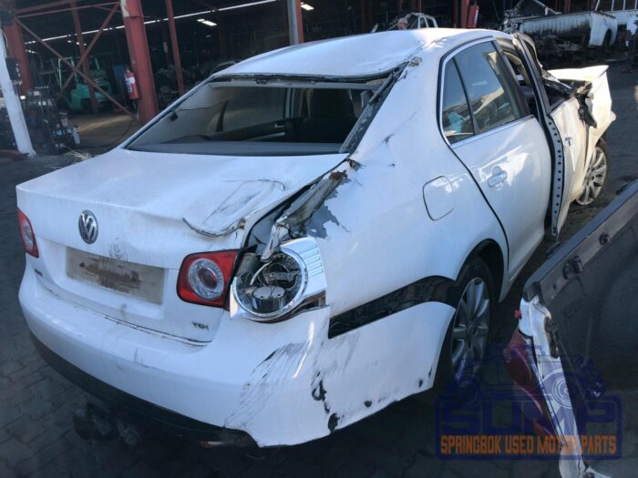 VOLKSWAGEN , JETTA V 1 . 9 TDI COMFORTLINE , WHITE , 2009 ( 29997 ) - Image 4