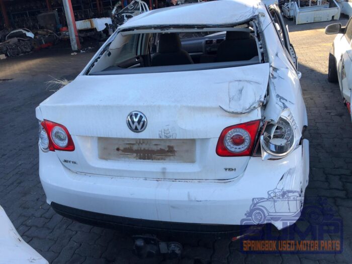 VOLKSWAGEN , JETTA V 1 . 9 TDI COMFORTLINE , WHITE , 2009 ( 29997 ) - Image 5