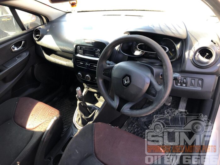 RENAULT , CLIO IV 1 . 2 AUTHENTIQUE , SILVER , 2014 ( 30543 ) - Image 9
