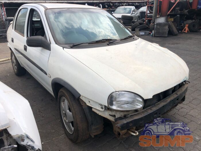 OPEL , CORSA CLASSIC 1 . 6 I CD A / C P / S , WHITE , 2002 ( 29532 ) - Image 2