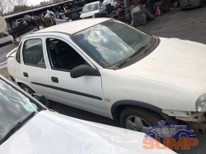 OPEL , CORSA CLASSIC 1 . 6 I CD A / C P / S , WHITE , 2002 ( 29532 ) - Image 3