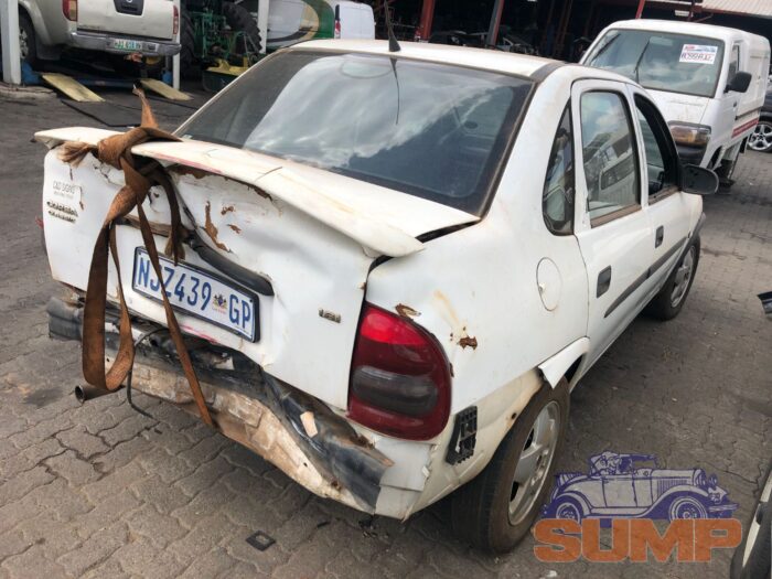 OPEL , CORSA CLASSIC 1 . 6 I CD A / C P / S , WHITE , 2002 ( 29532 ) - Image 4