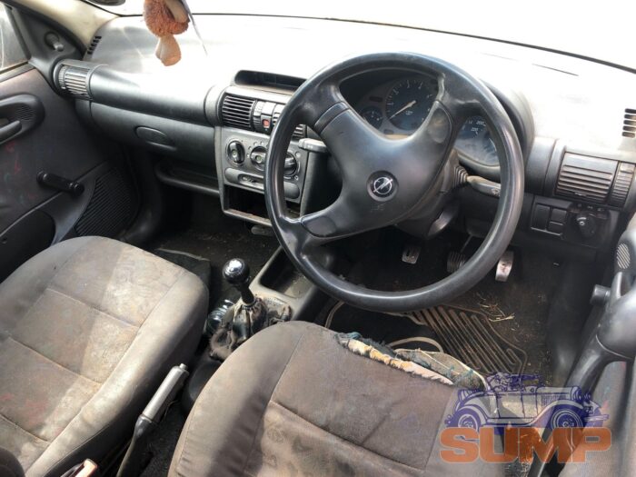 OPEL , CORSA CLASSIC 1 . 6 I CD A / C P / S , WHITE , 2002 ( 29532 ) - Image 11