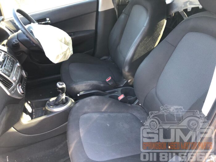 HYUNDAI , I 20 1 . 4 , BLUE , 2012 ( 30551 ) - Image 10