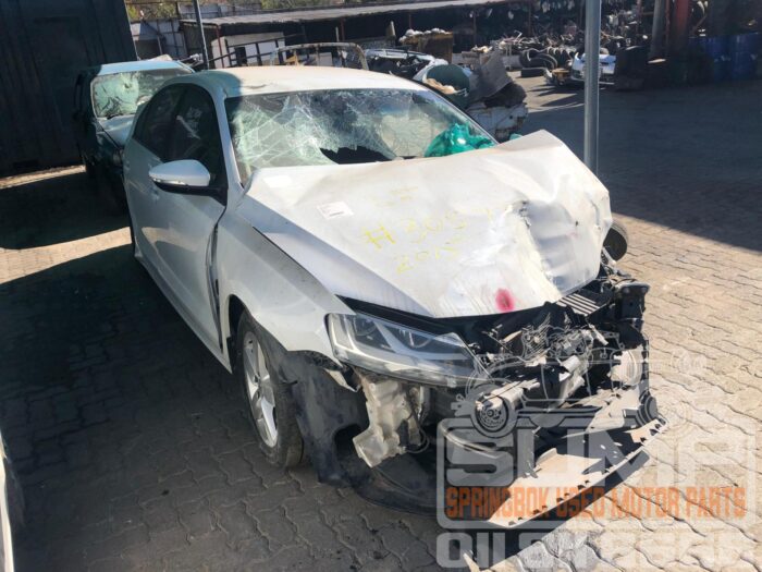 VOLKSWAGEN , JETTA 6 GP 1 . 2 T Si TRENDLINE , WHITE , 2015 ( 30577 ) - Image 2
