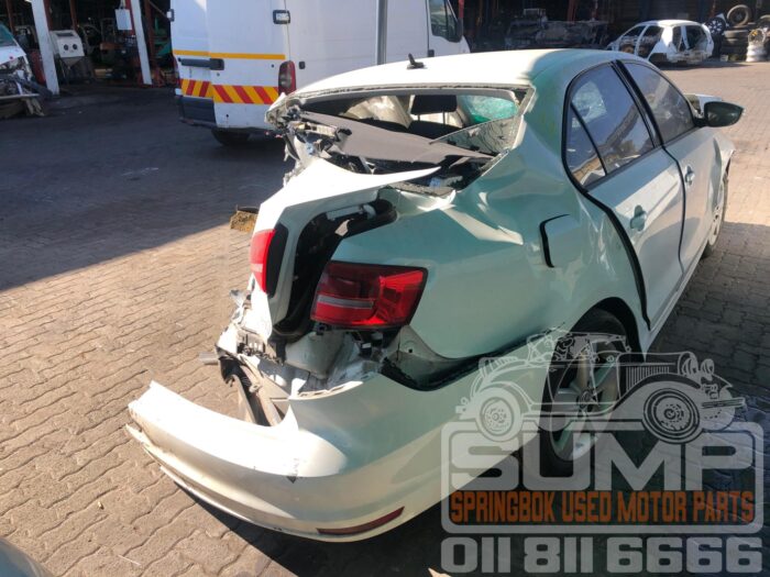 VOLKSWAGEN , JETTA 6 GP 1 . 2 T Si TRENDLINE , WHITE , 2015 ( 30577 ) - Image 4