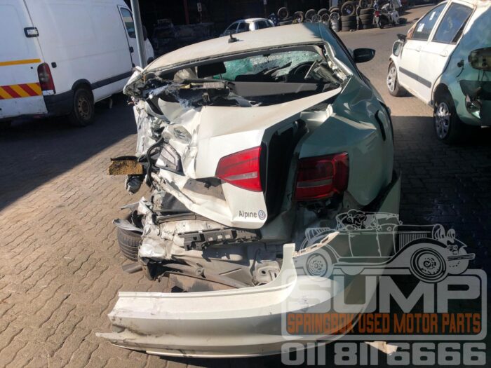 VOLKSWAGEN , JETTA 6 GP 1 . 2 T Si TRENDLINE , WHITE , 2015 ( 30577 ) - Image 5