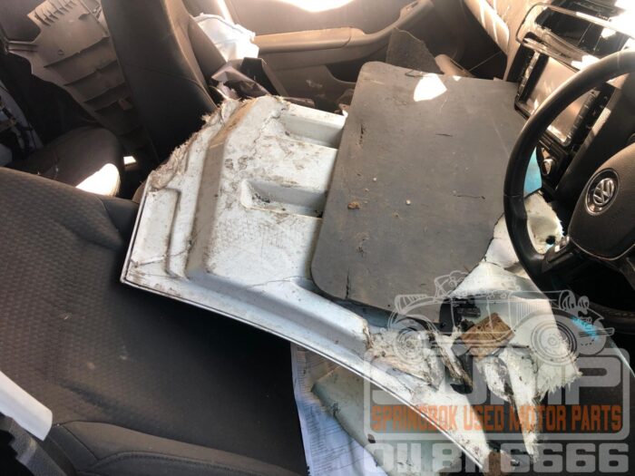 VOLKSWAGEN , JETTA 6 GP 1 . 2 T Si TRENDLINE , WHITE , 2015 ( 30577 ) - Image 10